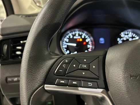Used 2021 Nissan Rogue Sport S image 12