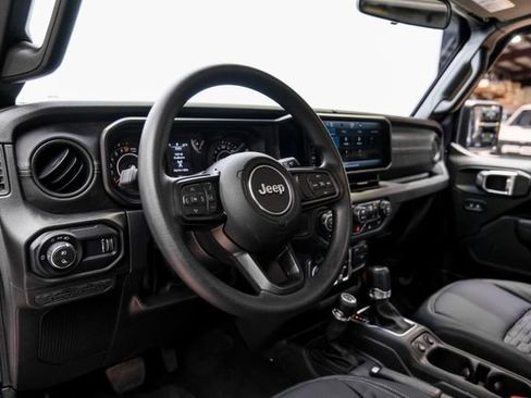 Used 2026 Jeep Gladiator Sport AWD/4WD image 16