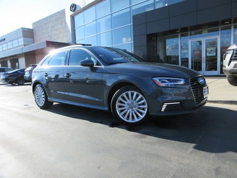 Used 2018 Audi A3 e-tron Premium Plus w/ Premium Plus Package image 15