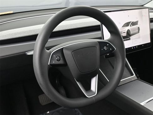 Used 2026 Tesla Model Y Long Range image 9