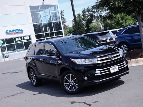 Used 2019 Toyota Highlander XLE AWD/4WD image 3