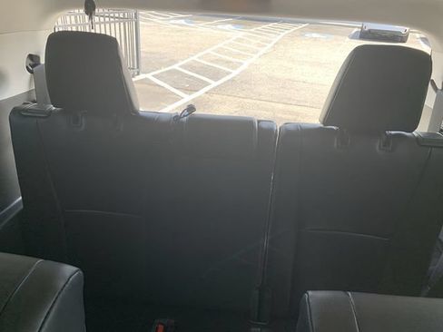Used 2022 Toyota Highlander XLE FWD image 34
