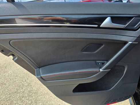 Used 2017 Volkswagen GTI SE FWD image 15