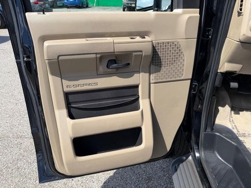 Used 2014 Ford E-350 and Econoline 350 XLT image 15