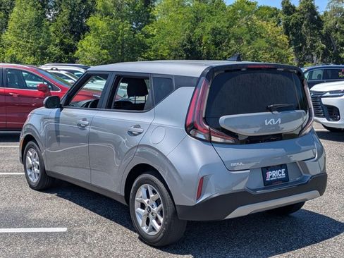 Used 2024 Kia Soul LX w/ Option Group 015 image 7