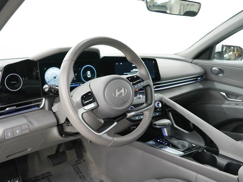 Used 2025 Hyundai Elantra SEL FWD image 22