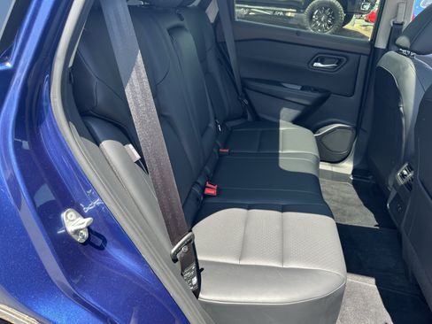 Used 2023 Nissan Rogue SV w/ SV Premium B Package AWD/4WD image 4