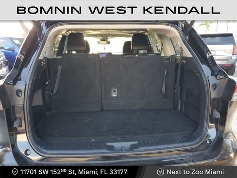 Used 2024 Toyota Highlander LE image 11