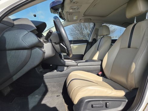 Used 2017 Honda Civic Touring image 6