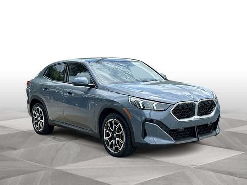 Used 2025 BMW X2 xDrive28i AWD/4WD image 2