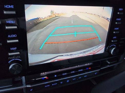 Used 2022 Toyota Sienna XLE image 21