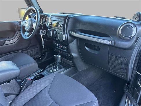 Used 2013 Jeep Wrangler Freedom Edition image 17