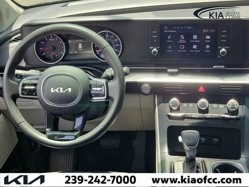 Used 2024 Kia Carnival LX FWD image 16