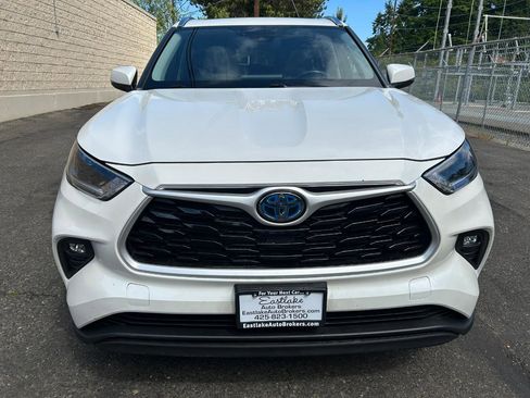 Used 2021 Toyota Highlander XLE image 2