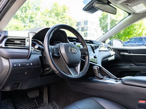 Used 2020 Toyota Camry SE FWD image 22