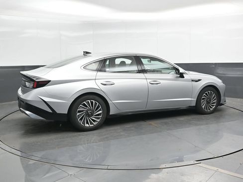Used 2025 Hyundai Sonata SEL FWD image 3
