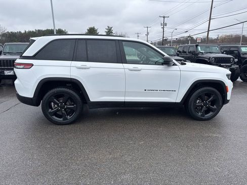 Certified 2024 Jeep Grand Cherokee Altitude image 6