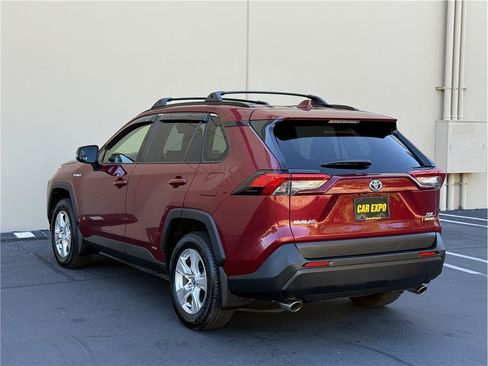 Used 2020 Toyota RAV4 XLE w/ Convenience Package AWD/4WD image 4