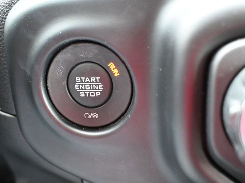 Used 2023 Jeep Gladiator Overland image 16