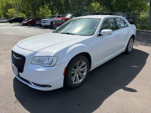 Used 2017 Chrysler 300 Limited w/ 300 Premium Group RWD image 1