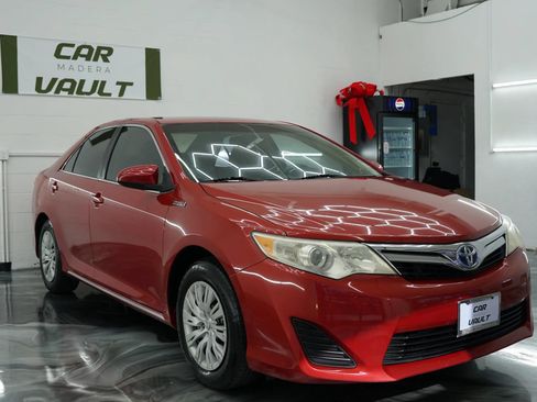Used 2012 Toyota Camry LE w/ Preferred Accessory Pkg FWD image 3
