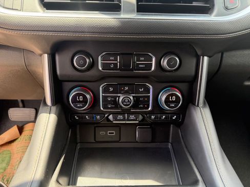 Used 2024 Chevrolet Suburban Premier AWD/4WD image 18