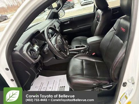 Used 2017 Toyota Tacoma TRD Sport image 12