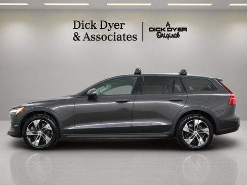 Certified 2023 Volvo V60 B5 Cross Country Plus w/ Climate Package AWD/4WD image 15
