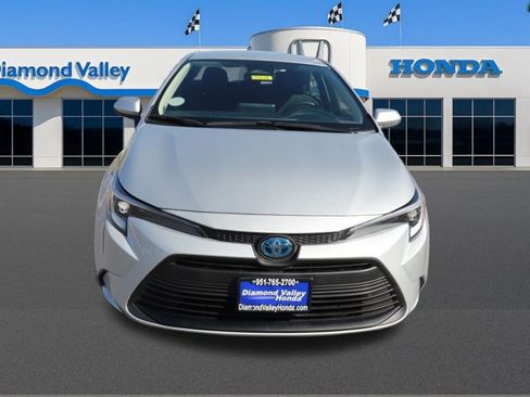 Used 2025 Toyota Corolla LE image 2