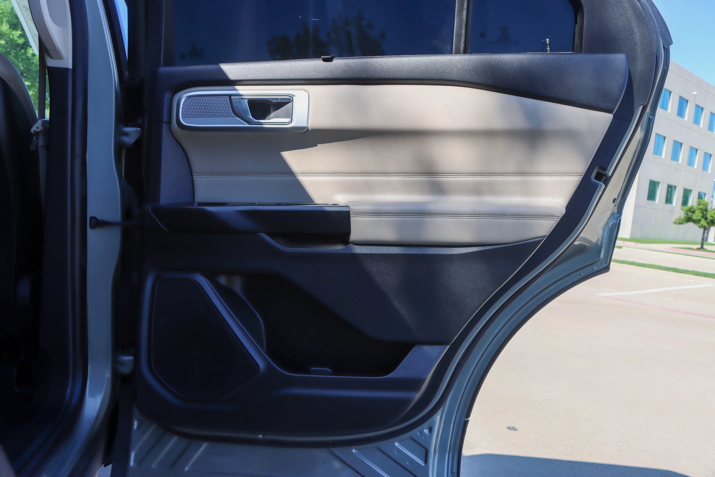 Used 2020 Ford Explorer Limited RWD image 10