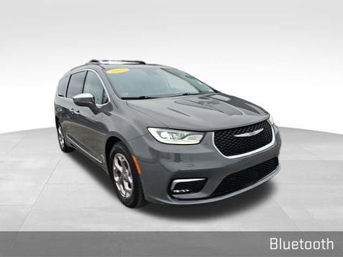 Used 2022 Chrysler Pacifica Limited image 3