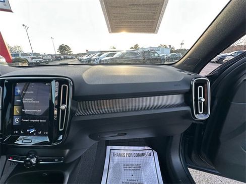 Used 2022 Volvo XC40 T5 R-Design w/ Advanced Package image 16