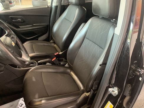 Used 2022 Chevrolet Trax LT w/ Midnight Edition AWD/4WD image 12