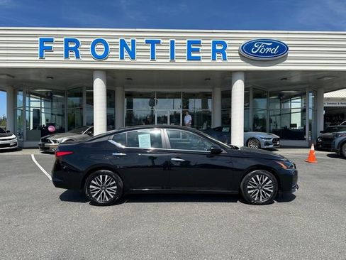 Used 2025 Nissan Altima 2.5 SV FWD image 1