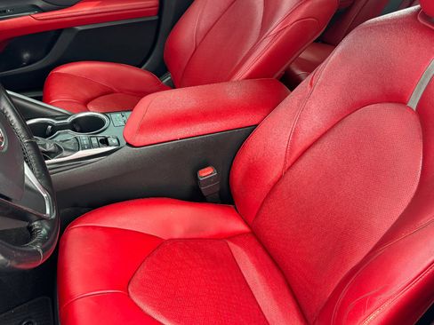 Used 2019 Toyota Camry XSE w/ Navigation Package image 16