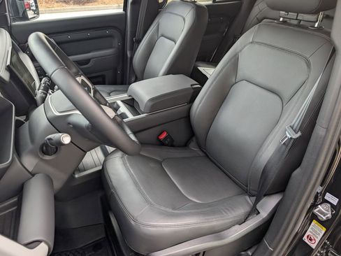 Used 2025 Land Rover Defender 110 S image 5