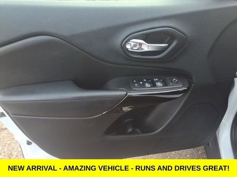 Used 2019 Jeep Cherokee Altitude image 13