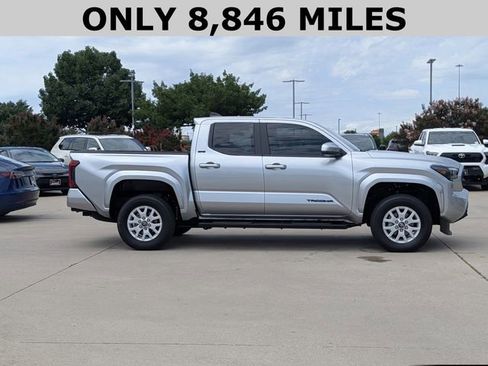 Used 2025 Toyota Tacoma SR5 AWD/4WD image 4