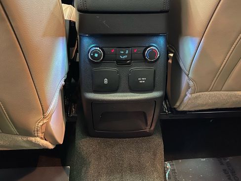 Used 2017 Ford Explorer Limited w/ Equipment Group 301A AWD/4WD image 31