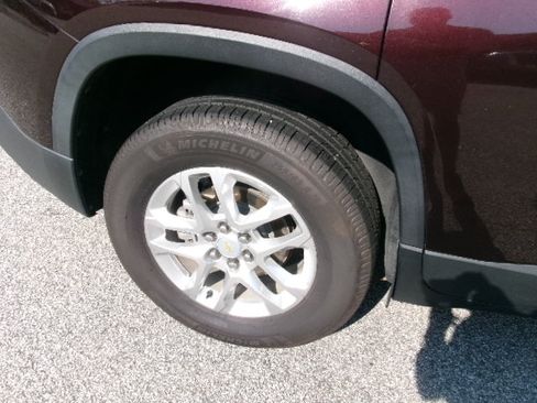Used 2021 Chevrolet Traverse LT FWD image 10