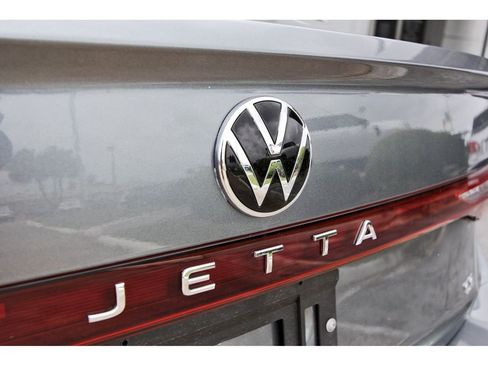 Used 2025 Volkswagen Jetta SE w/ Sunroof Package FWD image 28
