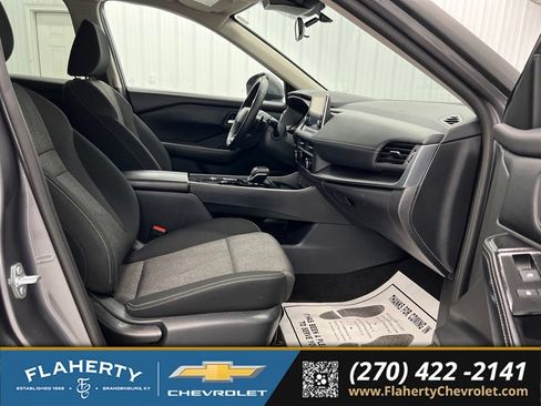 Used 2025 Nissan Rogue SV FWD image 15
