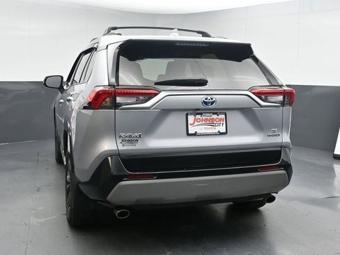 Used 2023 Toyota RAV4 SE image 6