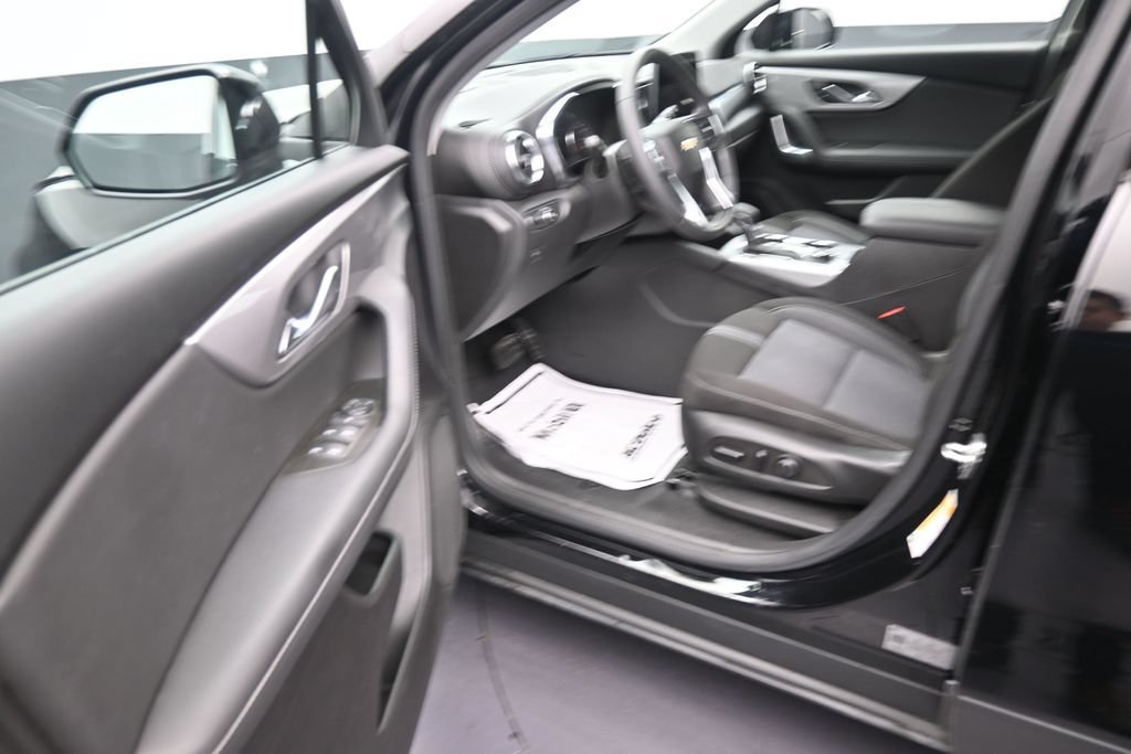 Used 2023 Chevrolet Blazer LT FWD image 11