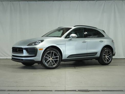 Certified 2024 Porsche Macan image 1