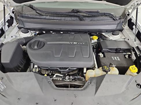 Used 2019 Jeep Cherokee Trailhawk image 14