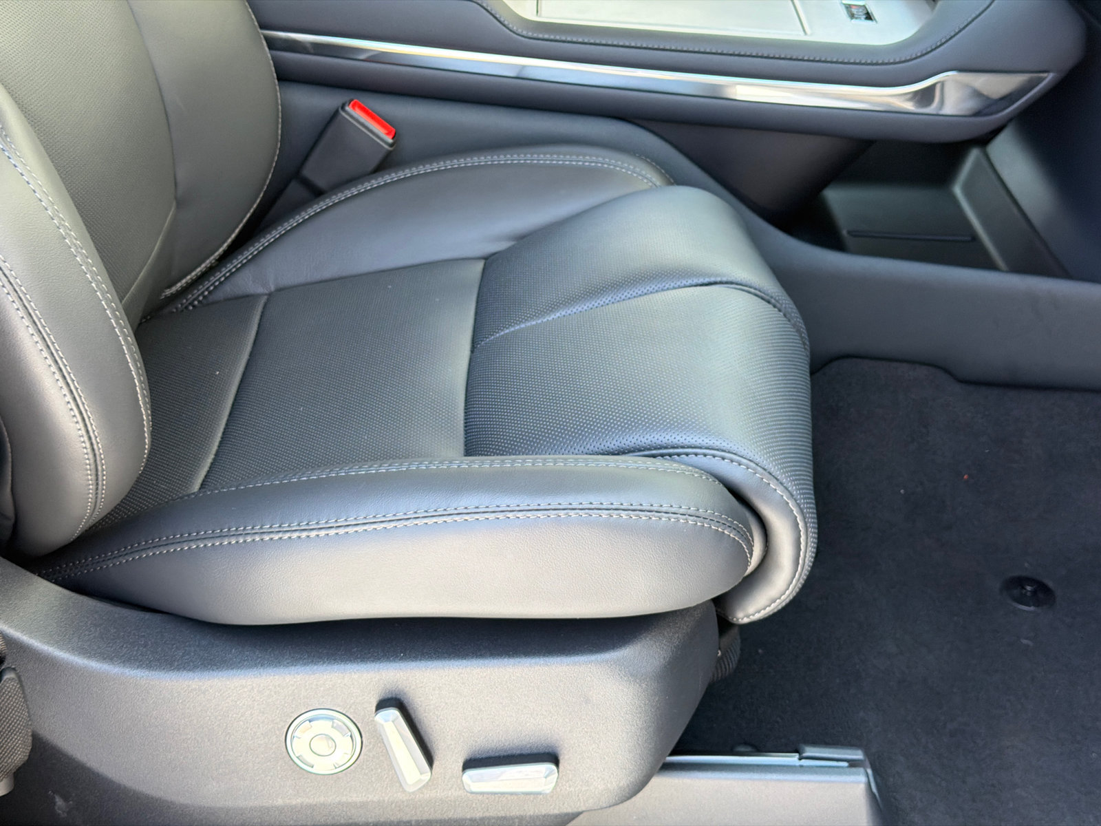 New 2027 Lincoln Navigator Premiere AWD/4WD image 13
