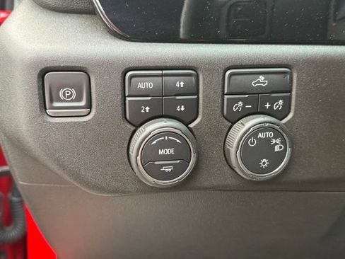 Certified 2022 Chevrolet Silverado 1500 LT AWD/4WD image 33