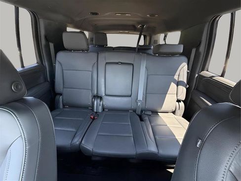 Used 2022 Chevrolet Suburban LT RWD image 63