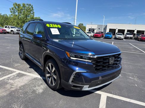 Used 2024 Honda Pilot Touring image 10
